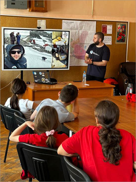 Description: ../../../491349799_1081547174004351_1569090172894698472_n.jpg